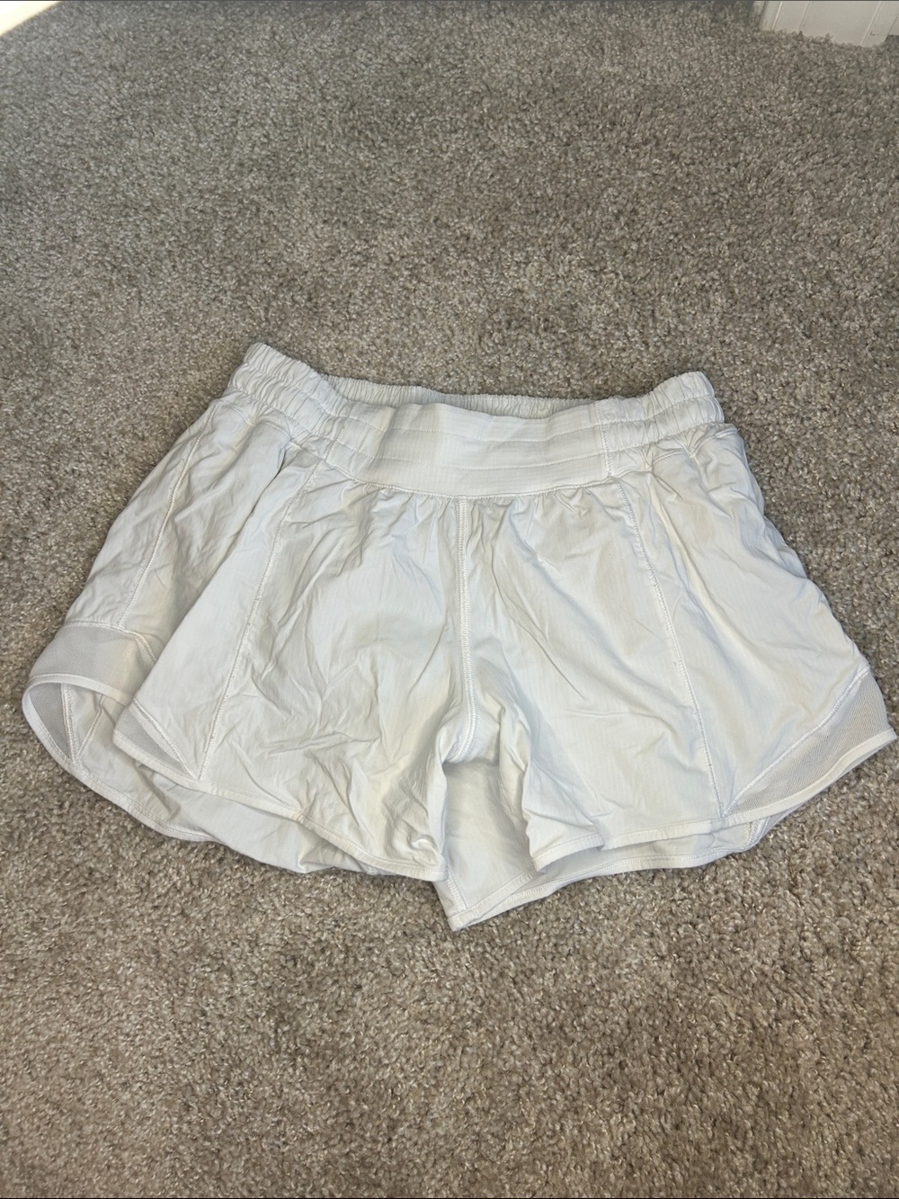 Lululemon Hotty Hot Shorts in White